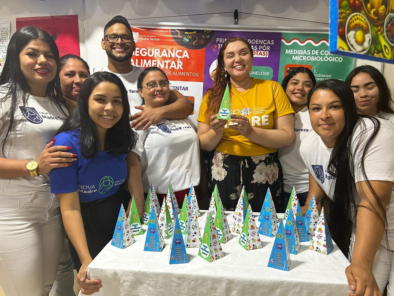 Feira Biológica na Escola Madre Tereza: Desvendando o Micro Mundo