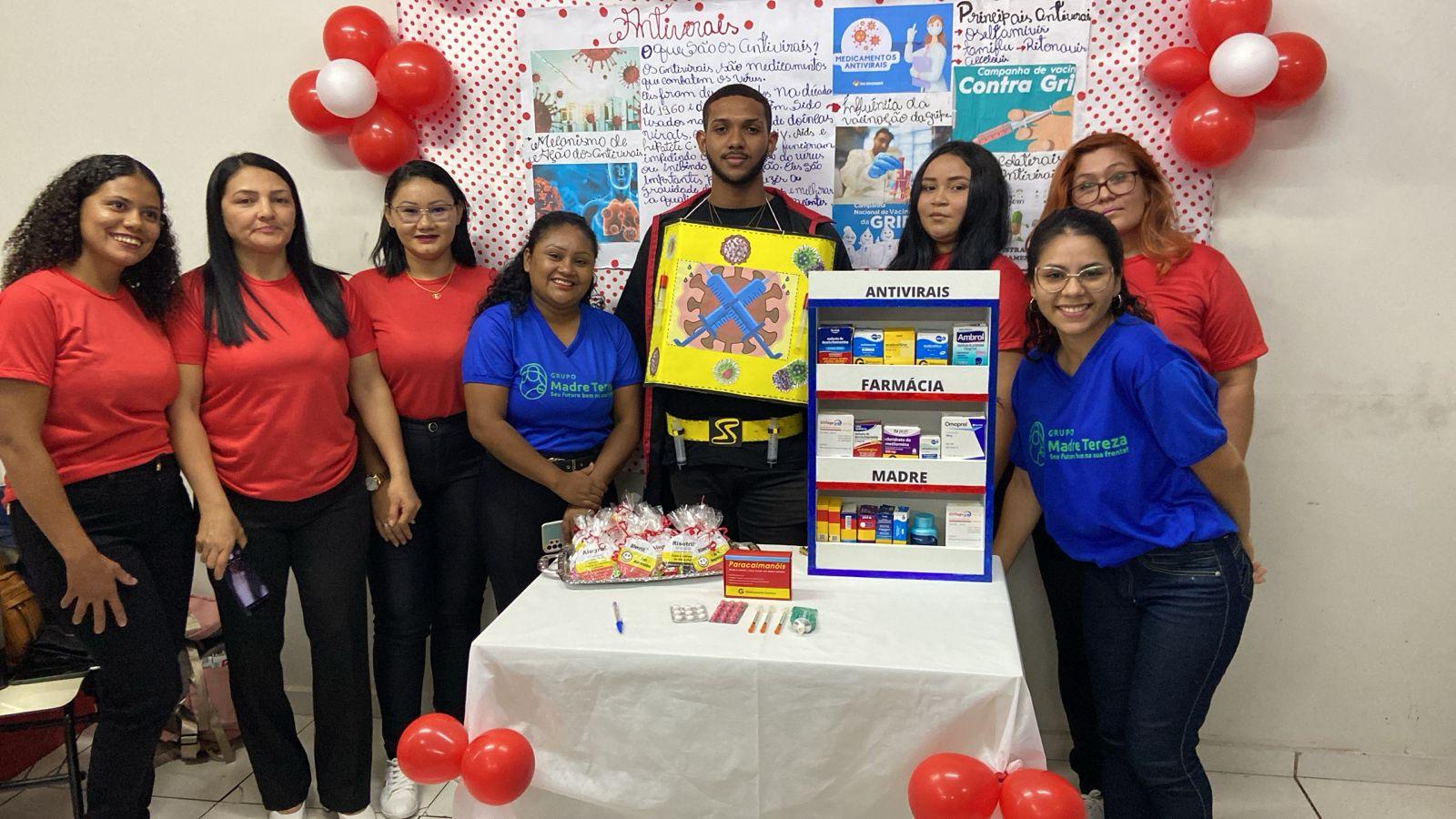 Alunos da Escola Técnica Madre Tereza Inovam em Apresentação de Farmacologia