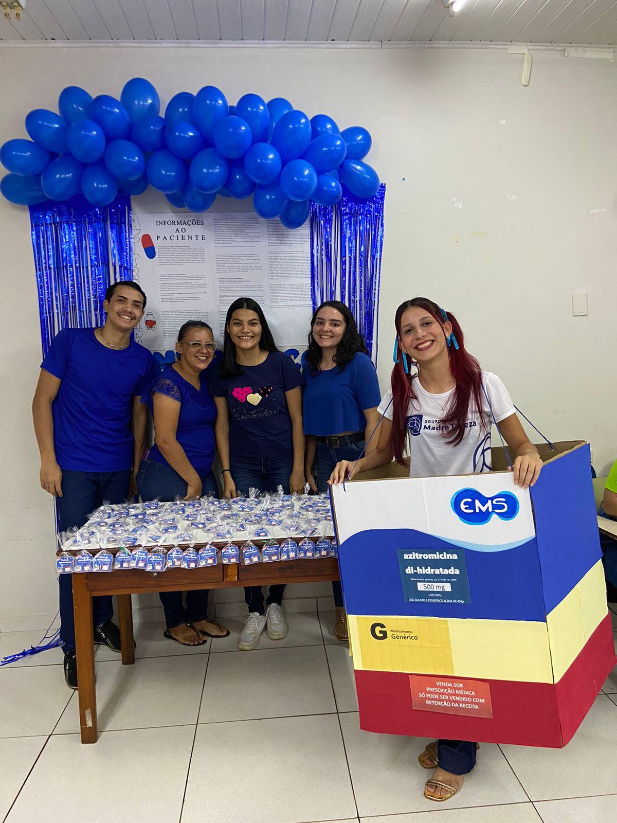 Alunos da Escola Técnica Madre Tereza Inovam em Apresentação de Farmacologia