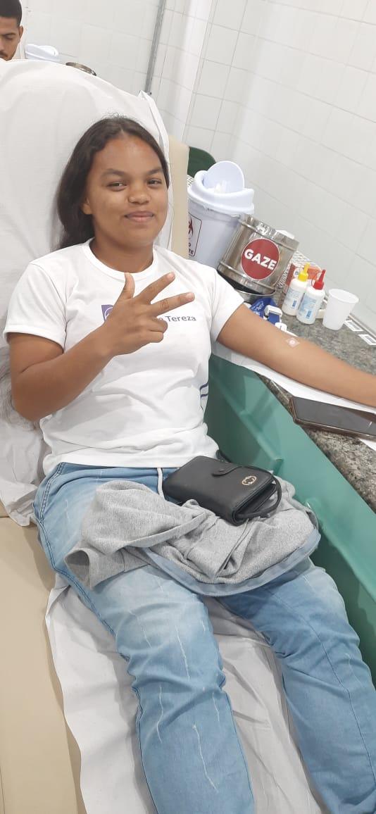 Alunos e Colaboradores do Grupo Madre Tereza Participam de Ação de Doação de Sangue no HEMOAP