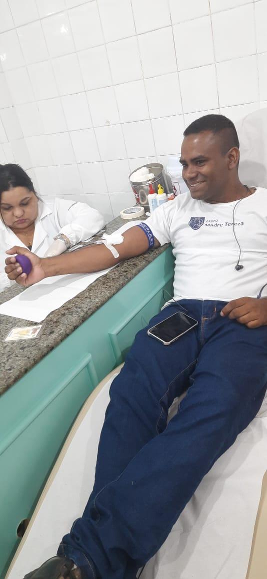 Alunos e Colaboradores do Grupo Madre Tereza Participam de Ação de Doação de Sangue no HEMOAP