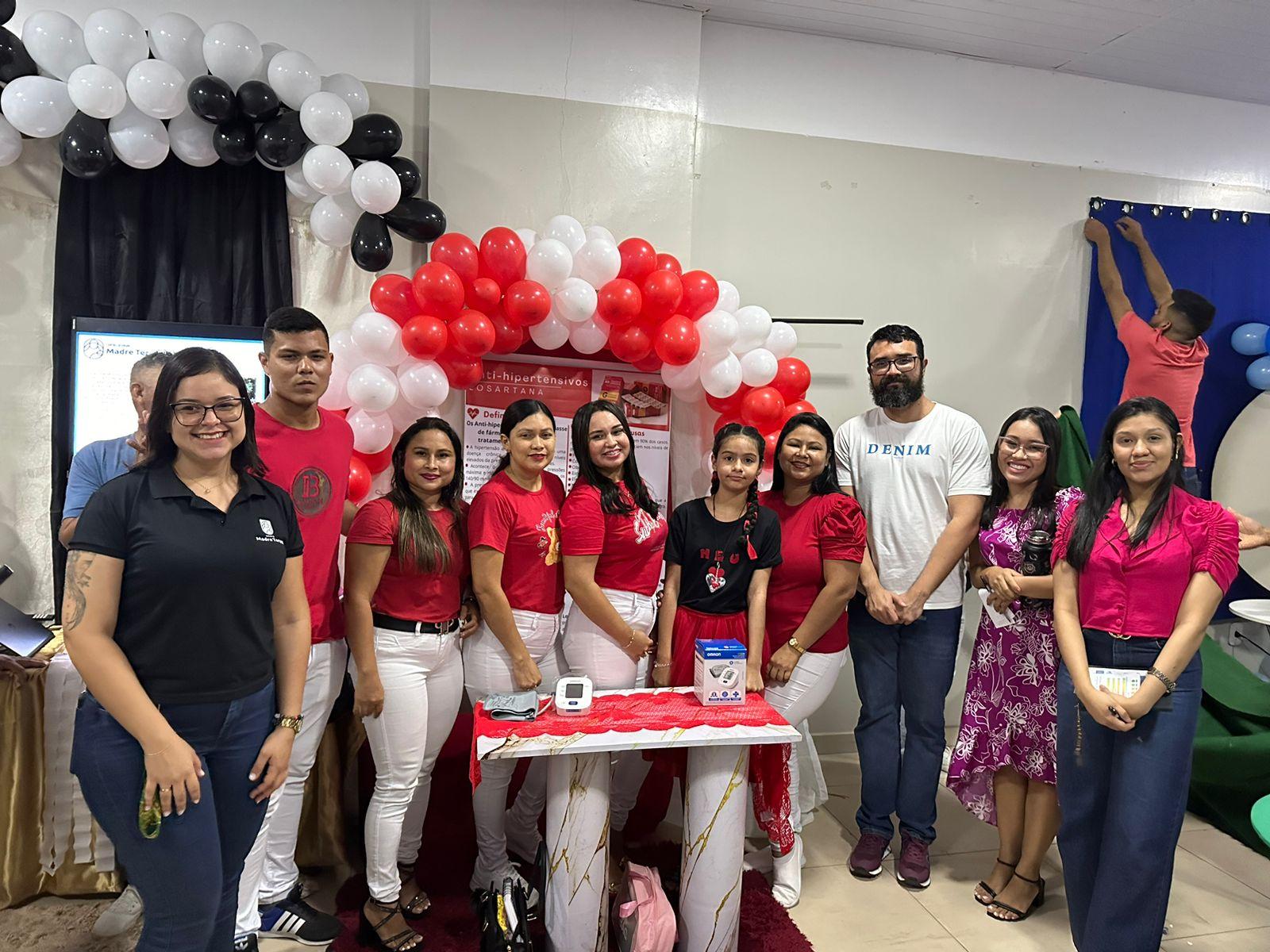 Uma Imersão na Farmacologia: Alunos do Grupo Madre Tereza Criam Farmácia Didática