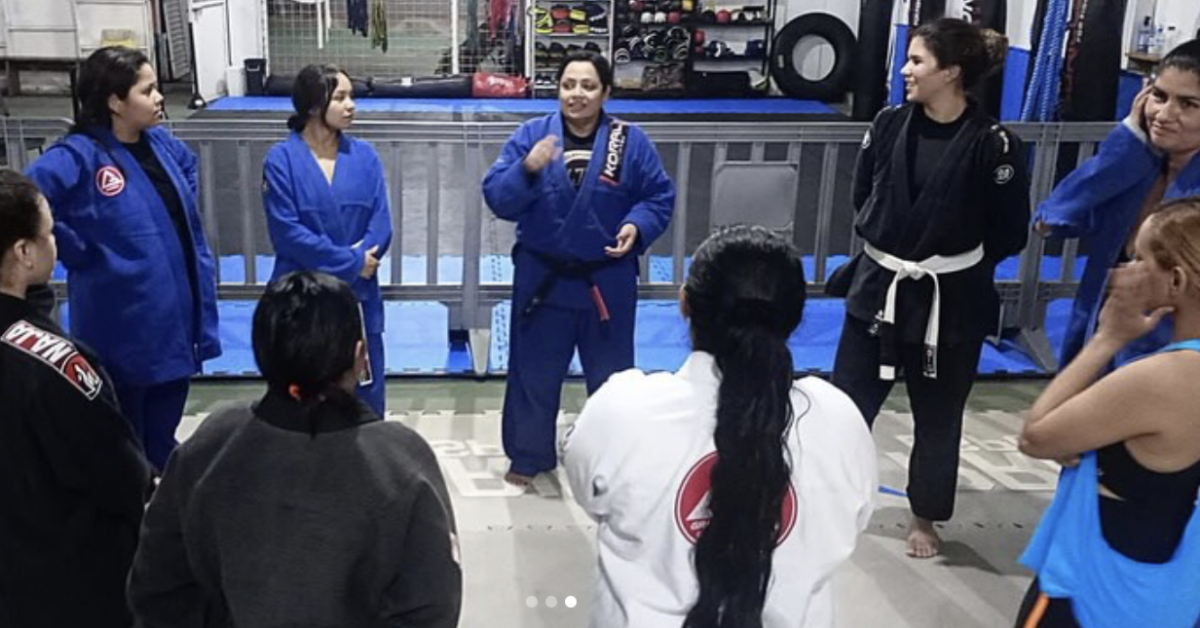 Alunas do Curso de Estética Exploram os Benefícios do Jiu-Jitsu em Aula Externa