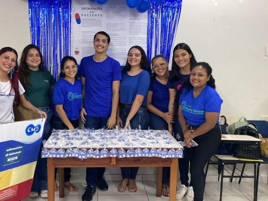 Alunos da Escola Técnica Madre Tereza Inovam em Apresentação de Farmacologia