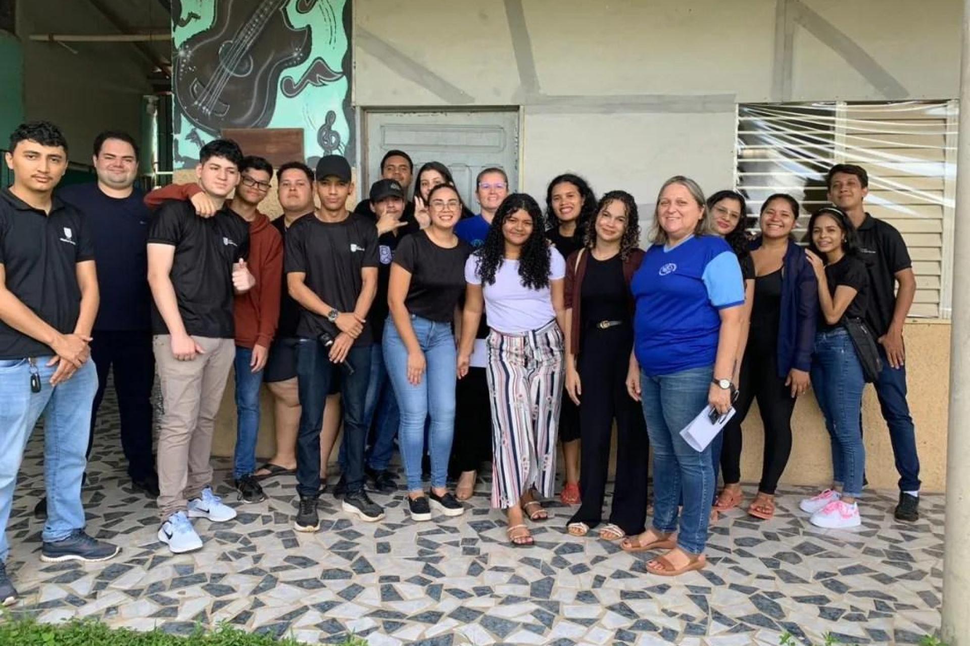 Alunos da Faculdade Madre Tereza promovem ação solidária em prol da Casa da Hospitalidade