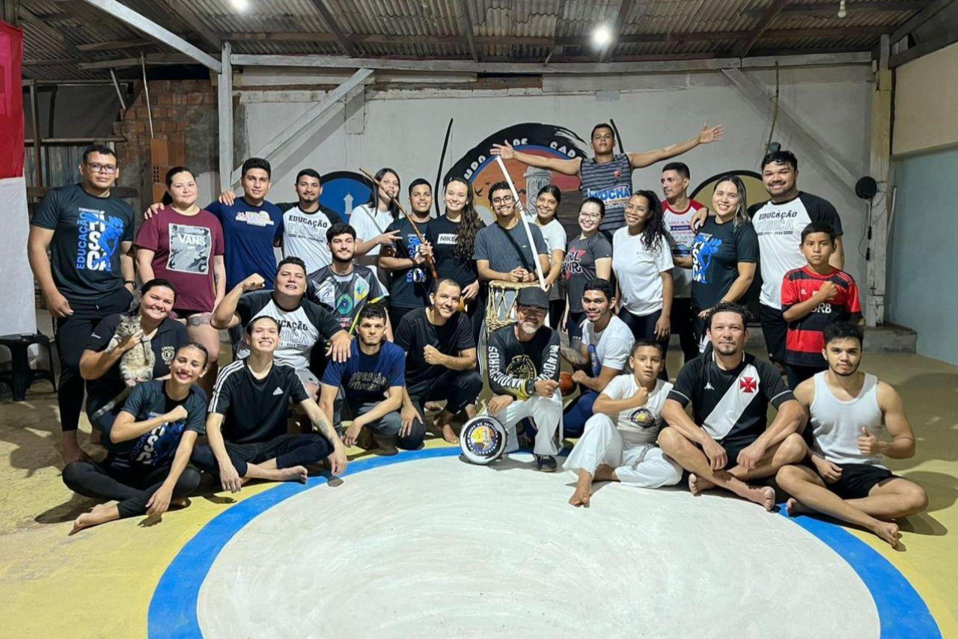 Curso de Educação Física Participa de Aula Prática de Capoeira 