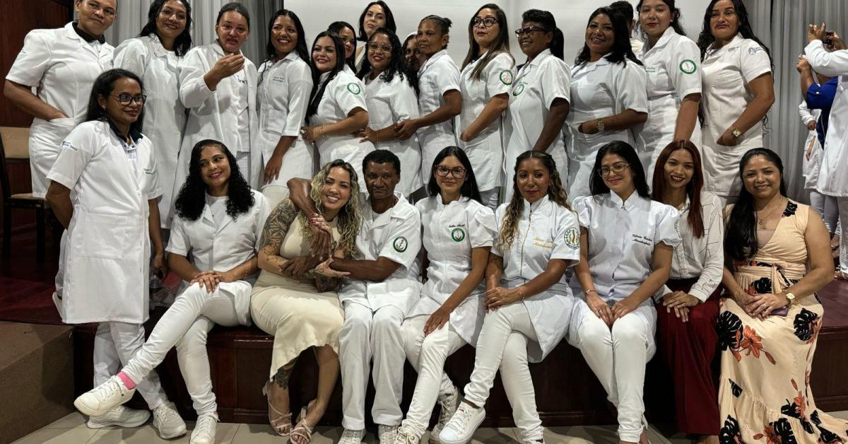 Grupo Madre Tereza Celebra Sonhos e Profissões na Cerimônia do Jaleco