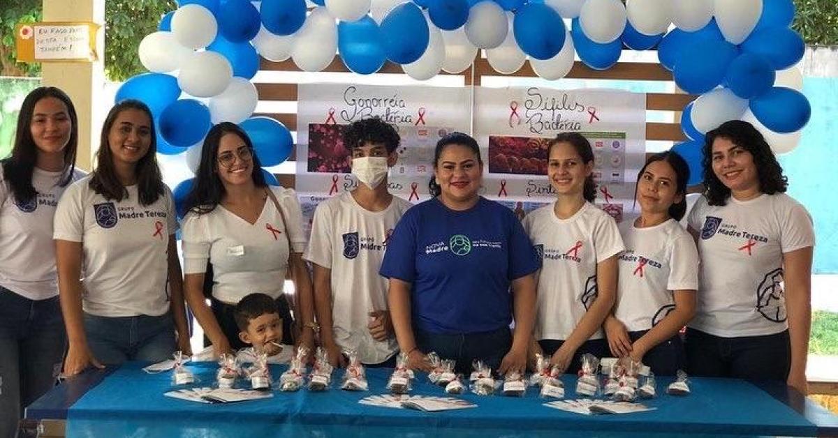 grupo madre tereza realiza projeto madre em ação na escola maria de