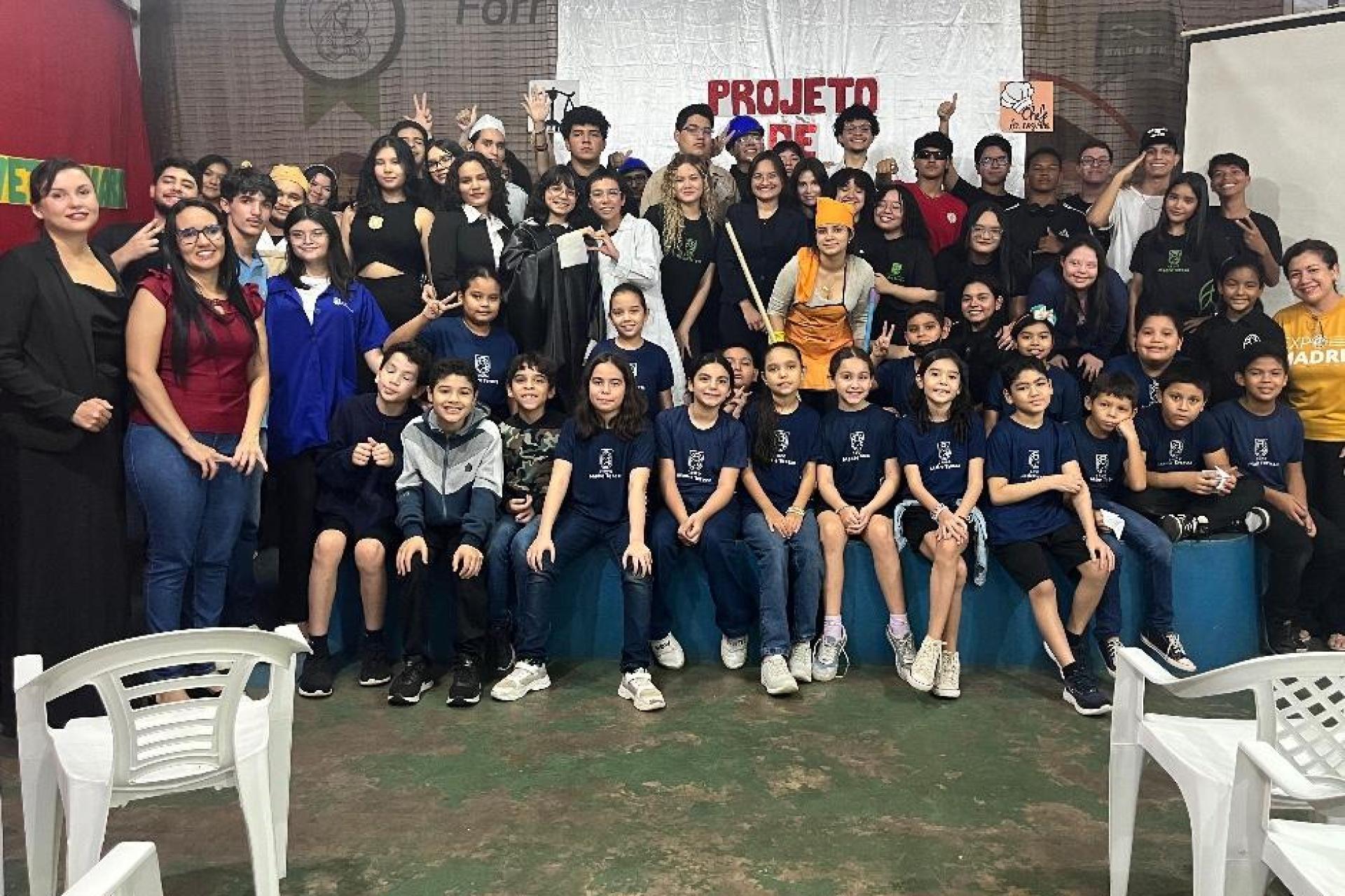 Terceirão do Centro de Ensino Madre Tereza vivencia profissões e inspira jovens estudantes.